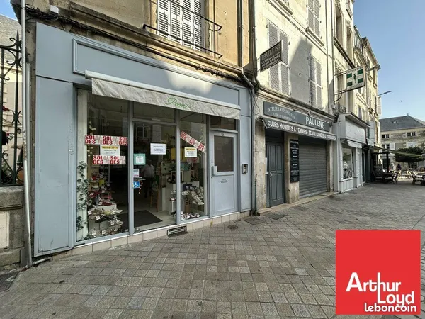 Local commercial 44 m² POITIERS
