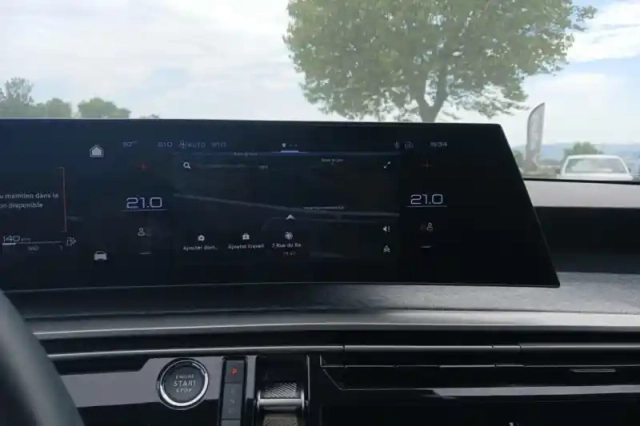Peugeot 3008 hybrid 145 e-dcs6 — photo 17