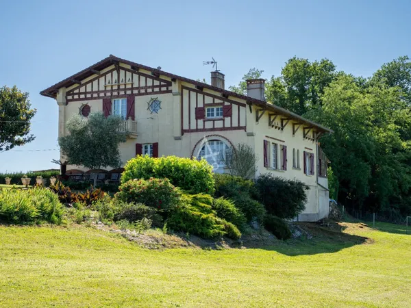 Propriété 12 pièces 220 m²