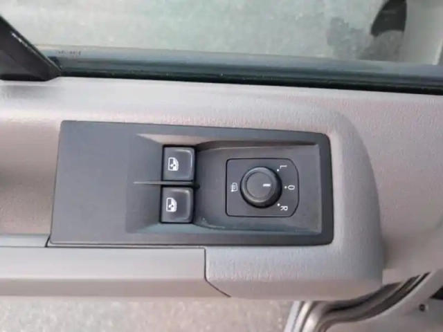 Volkswagen Crafter fg 35 l3h3 2.0 tdi 177ch business line plus traction bva8 — photo 15