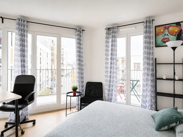 Chambre lumineuse et calme – 13m²