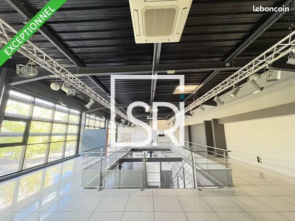 Local commercial 640 m² AUBIÈRE