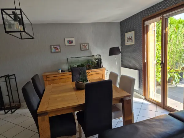 Vends maison semi-individuelle