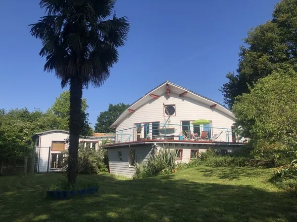 Maison d'architecte 144 m? + gite attenant de 40m?