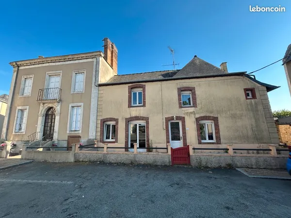 Maison de bourg à rénover - Fort potentiel au coeur d'un secteur recherché entre Laval et Château-Go