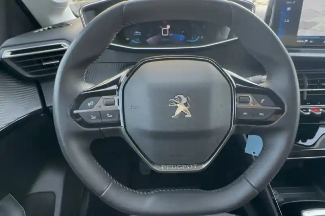 Peugeot 208 puretech 100 s&amp;s bvm6 — photo 13