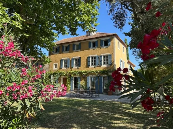 Avignon, Demeure De Caractere Entre Nature Et Ville