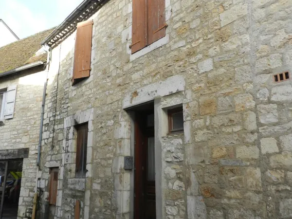A vendre Gramat centre maison en pierres à restaurer 102 m², 7 pièces