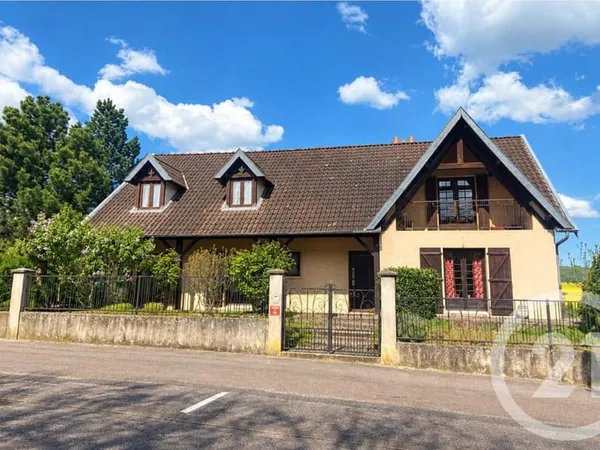 Maison 8 pièces 239 m²