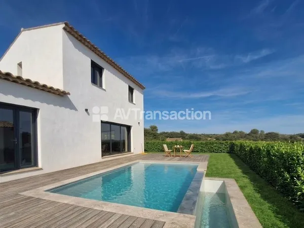 Maison neuve a proximite du village