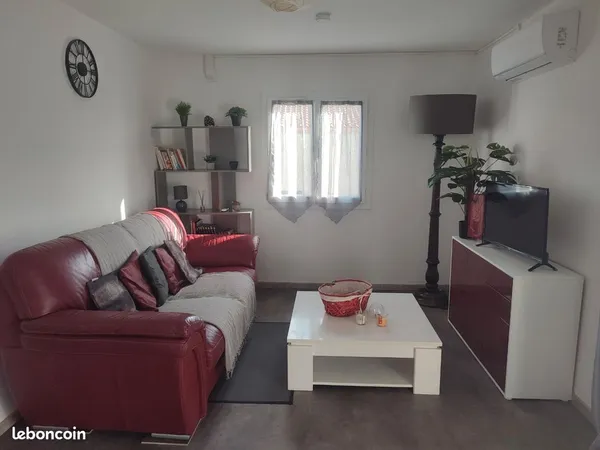 F3 MEUBLÉ 40 m² - 2 CHAMBRES - TERRASSE + JARDIN + STATIONNEMENT dispo septembre 2026