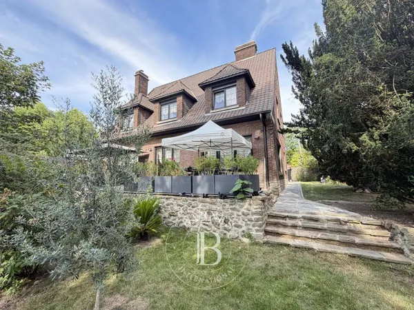 Maison 7 pièces 220 m²