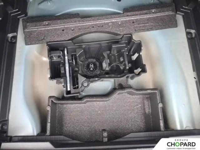 Peugeot 2008 hybrid 145 e-dcs6 — photo 29