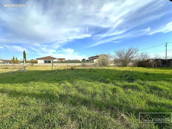 Terrain 780 m²