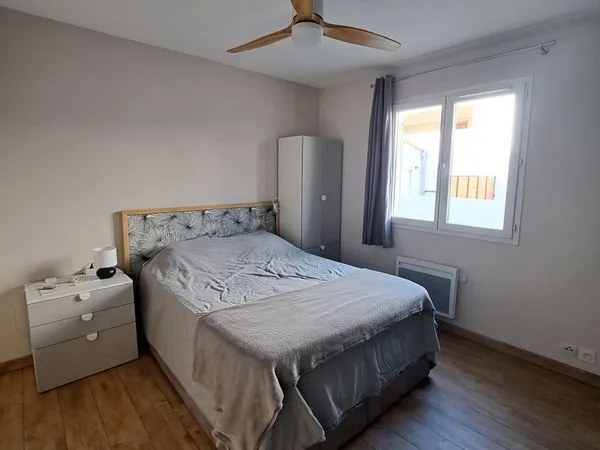 Joli T2 meublé rénové, terrasse, cave et garage - Le Pradet