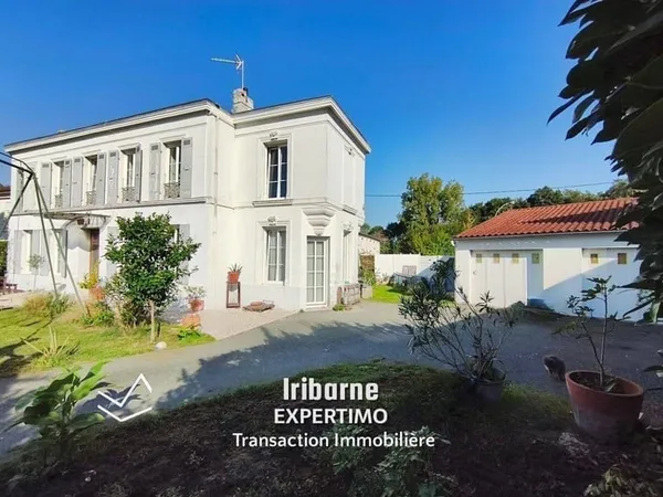Maison 9 pièces 244 m²