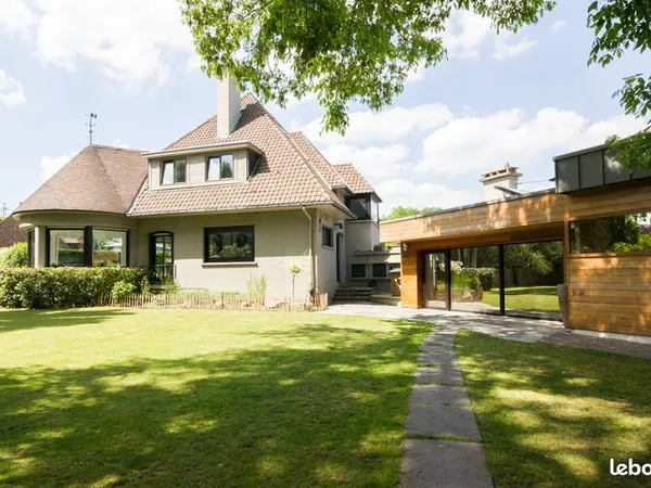 80 m2 de bureaux à louer à Wasquehal + 160m2 espaces partagés + terrasse & piscine, 1700m2 de jardin
