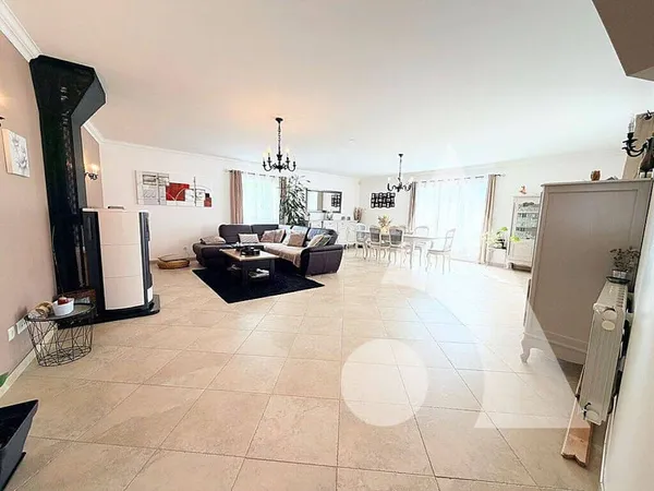 Maison 7 pièces 230 m²