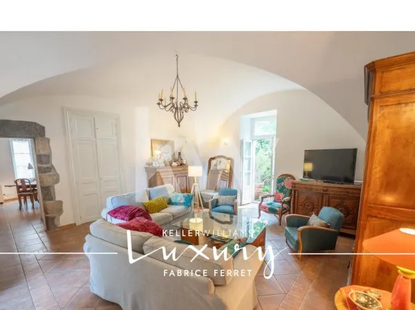 Maison T9 (200 m²) à vendre à ROMAGNAT