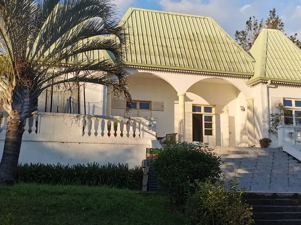 Loue logt F5 dans maison coloniale