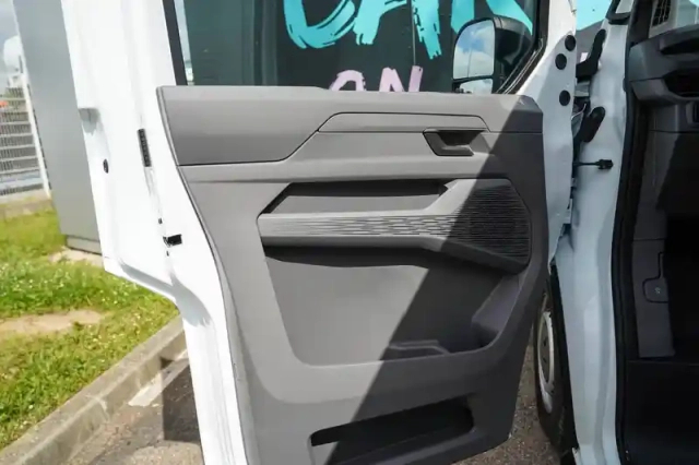Volkswagen Transporter van l1h1 2.0 tdi 150 bva8 — photo 16