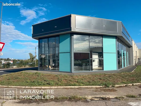 Local commercial 700 m² SAINT ETIENNE