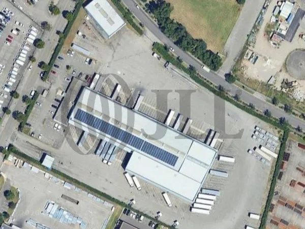 Entrepôt 4736 m²