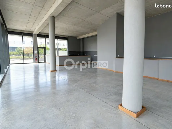 Local commercial 144 m²