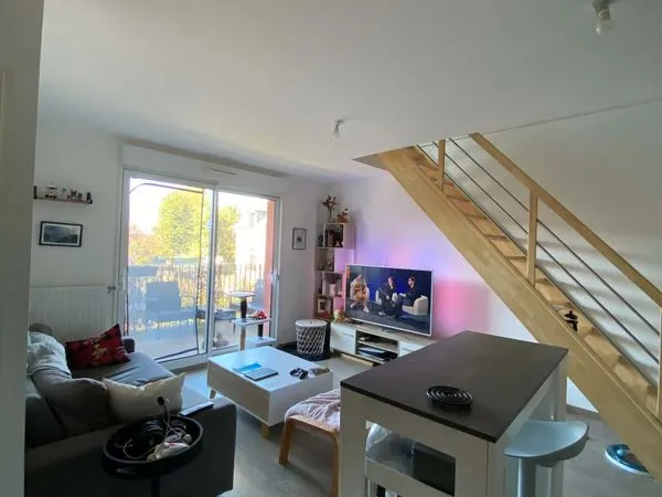 T3 duplex 70 m² avec balcon et garage, centre-bourg de Saint-Erblon