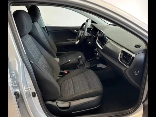 Kia Stonic 1.0 t-gdi 100ch active — photo 11