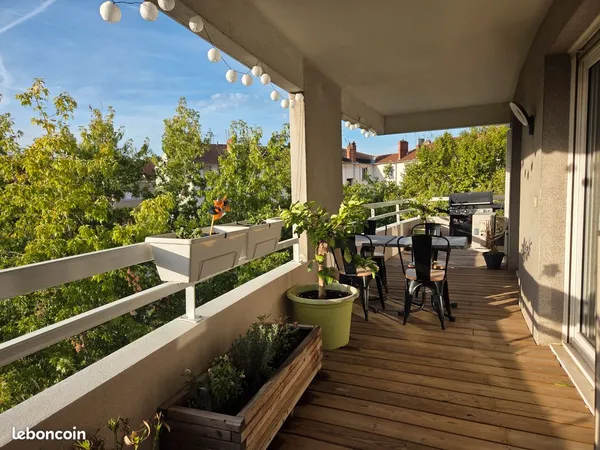 Appartement familial 115m2 - Lyon 3 - Etage élevé - Terrasse 20m2 - Garage fermé