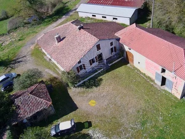 Domaine agricole Maison et dépendances sur plus de 20 hectares avec vue Pyrénées