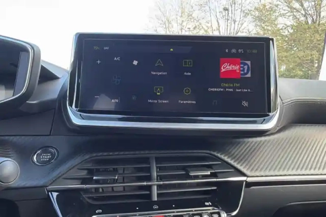 Peugeot 2008 hybrid 145 e-dcs6 — photo 17