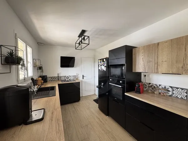Charmante villa de plain-pied avec jardin et garage