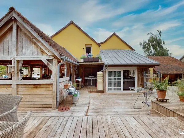 Maison de 221 m2 renové avec gout et atypique