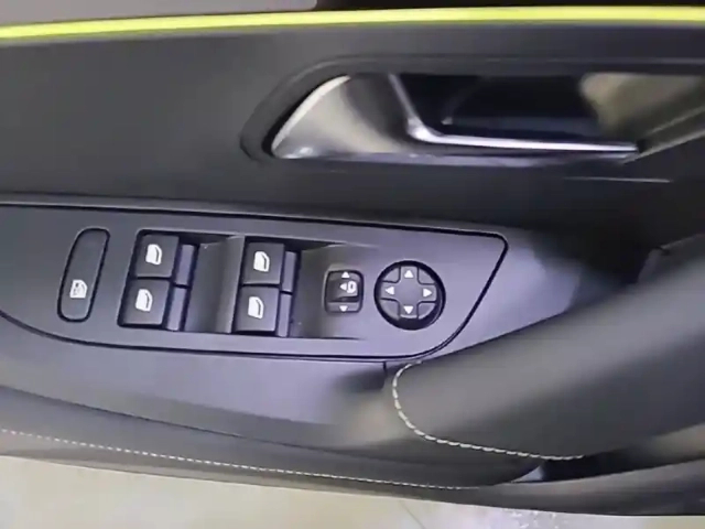 Peugeot 2008 hybrid 145 e-dcs6 — photo 119