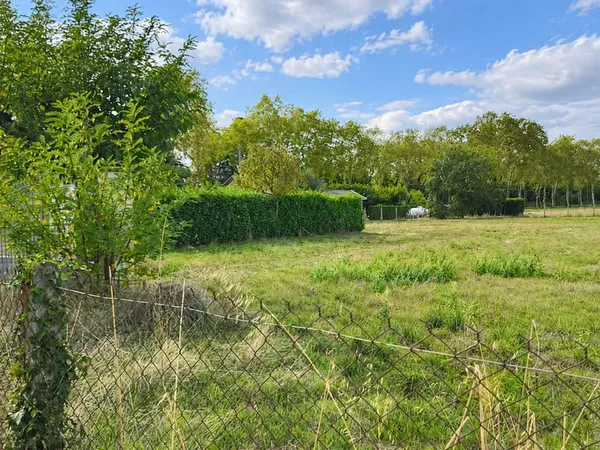 CARBONNE - Terrain constructible de 2048 m2