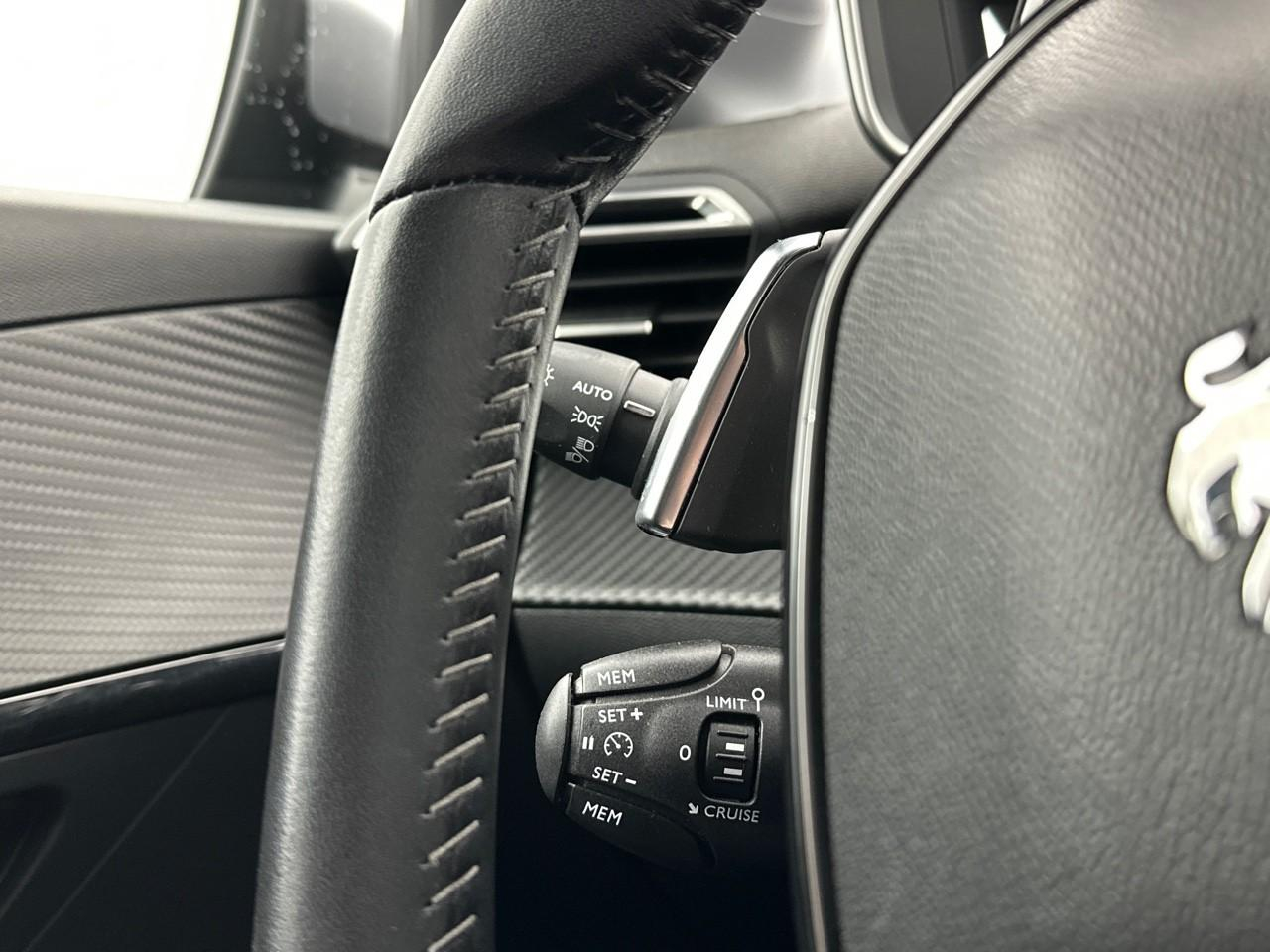 Peugeot 208 puretech 100 s&s eat8 allure — photo 19