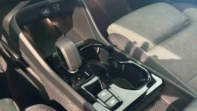 Volvo Xc40 t4 recharge 129+82 ch dct7 — photo 22