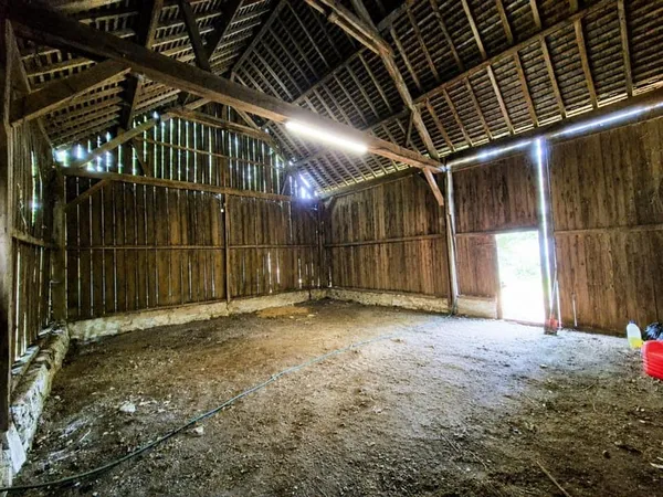 À vendre - Maison à rénover - Grand Garage - Grange - Greniers - Grand Terrain arboré à Écoman (4129