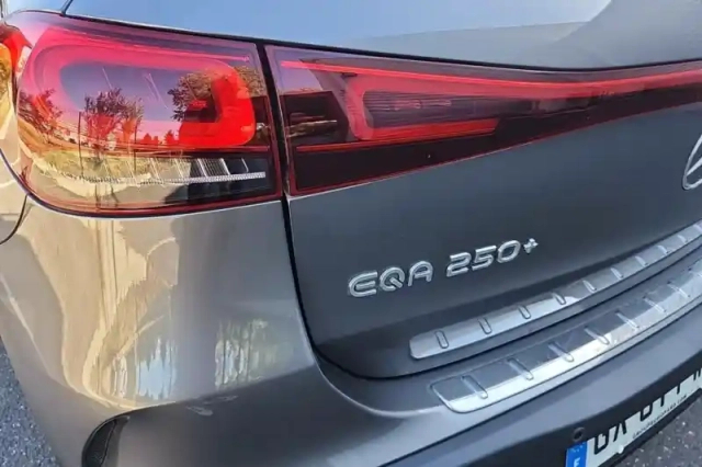 Mercedes Eqa 250+ — photo 37