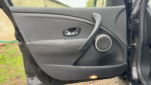 Renault Megane 1.5 dCi 110 EDC6 - Dynamique – 2012 – 96665 km – Diesel – Boîte Automatique — photo 24