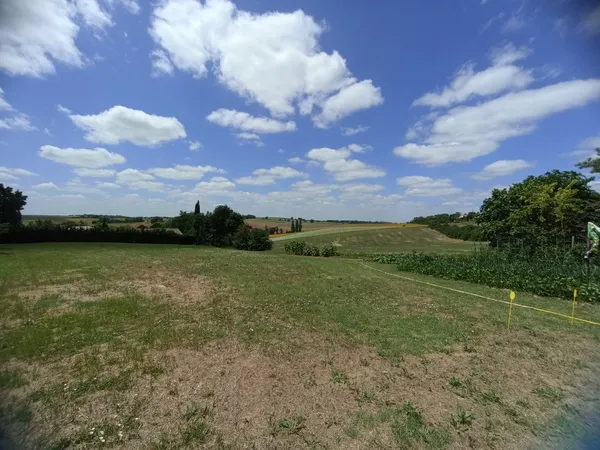 Terrain 800 m²