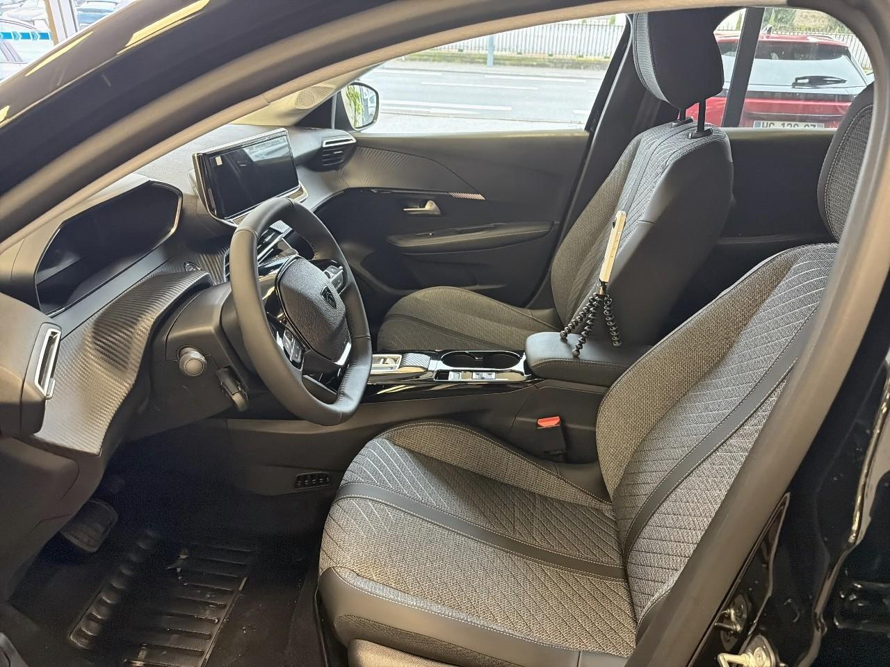 Peugeot 208 hybrid 110 e-dcs6 allure — photo 9