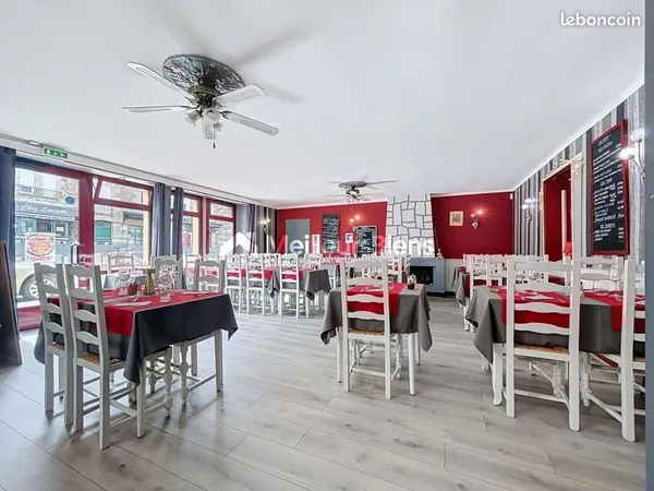 Local bar, restaurant, hôtel 950 m²