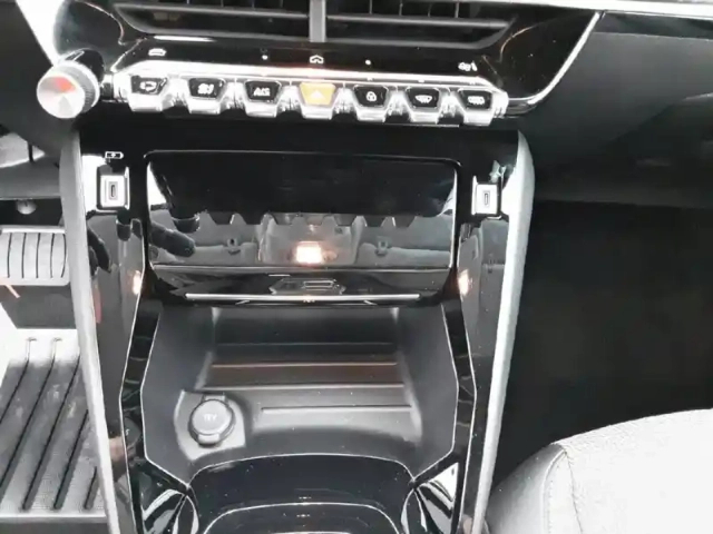 Peugeot 208 hybrid 100 e-dcs6 — photo 26