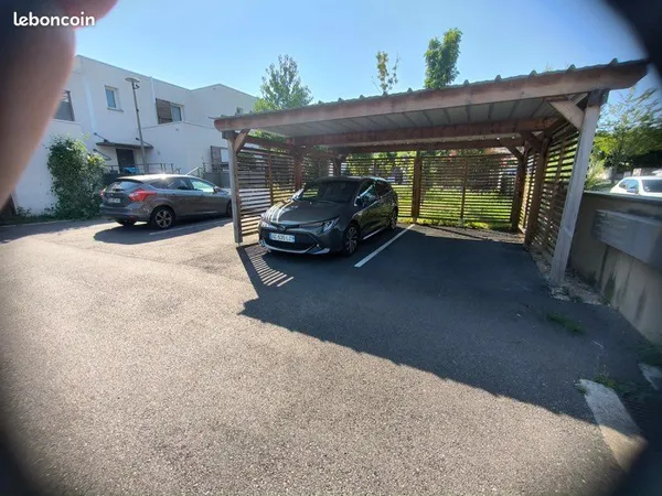 Place de parking - Stationnement à louer