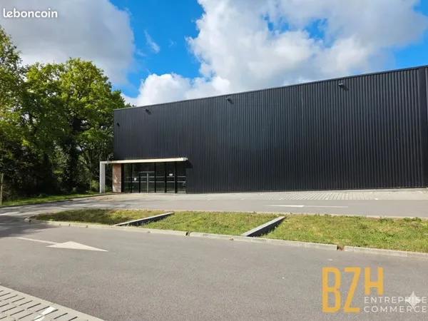 Local 750 m² VANNES