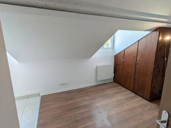 Studio rénové 13 m² - Face à la gare de Nemours - Parking