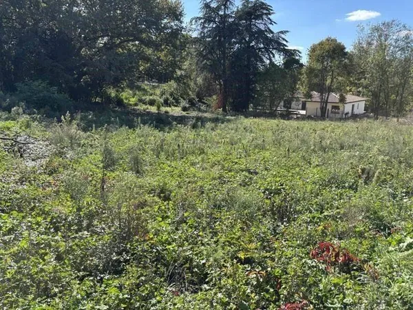 Terrain constructible 1046 m²